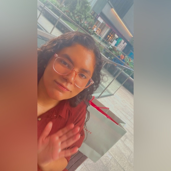 Meet your Posher, Xiara - Picture 1 of 1